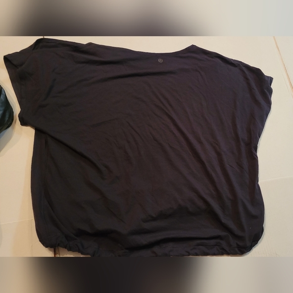 lululemon athletica Tops - LULULEMON BLACK TSHIRT